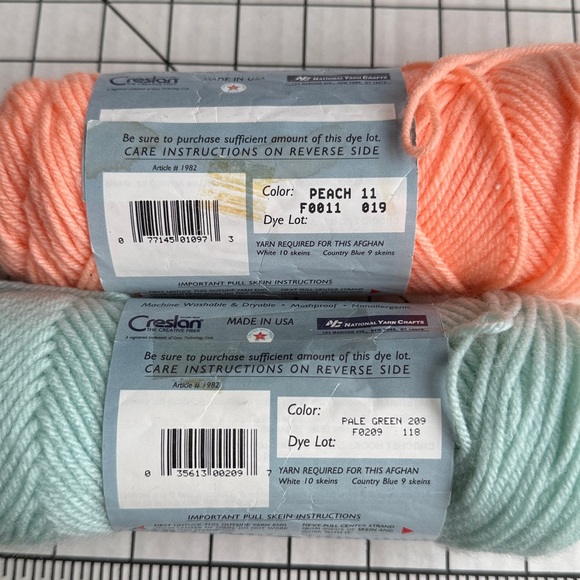 Vintage Natura Deluxe Acrylic Yarn Peach & Pale Green Creslan 4 Ply Full Skeins - Picture 3 of 4